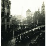 Bevonuló magyar csendőrök, Kassa, Felvidék, katona, horogkeresztes német náci zászlók, egyenruha, 2. világháború, Horthy-korszak, helytörténet, Eredeti fotó,  papírkép.   