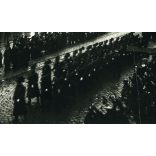 Bevonuló magyar csendőrök, Kassa, Felvidék, katona, horogkeresztes német náci zászlók, egyenruha, 2. világháború, Horthy-korszak, helytörténet, Eredeti fotó,  papírkép.   