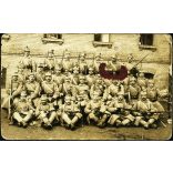 Schaffer Ármin fényképész, Budapest, magyar katonák puskákkal, egyenruha, szemüveg, Kunszentmiklósra címezve, 1. világháború, monarchia, 1915, 1910-es évek, helytörténet, Eredeti fotó, hátulján feliratozott  papírkép.