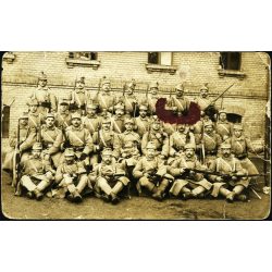   Schaffer Ármin fényképész, Budapest, magyar katonák puskákkal, egyenruha, szemüveg, Kunszentmiklósra címezve, 1. világháború, monarchia, 1915, 1910-es évek, helytörténet, Eredeti fotó, hátulján feliratozott  papírkép.