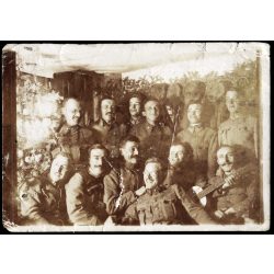   Magyar katonák Karácsonya valamelyik fronton, egyenruha, ünnep, karácsonyfa, gitár, 1. világháború, 1910-es évek, monarchia, Eredeti fotó, papírkép.  