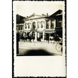 Magyar honvédek bevonulása, Kassa, Felvidék, üzletek, Agro Bank, feliratok, kirakatok, lovas katona, egyenruha, 2. világháború, Horthy-korszak, helytörténet, 1938, 1930-as évek, Eredeti fotó,  papírkép. 