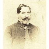 Gondy és Egey műterem, Debrecen, krivinai dr. Lonovics Miklós Bihar vármegye orvosa (Nagyvárad, 1809-Berettyóújfalu, 1883) elegáns férfi magyaros ruhában, bajusz, szakáll, monarchia, 1860-as évek, Eredeti korai CDV, vizitkártya fotó különös hátlappal