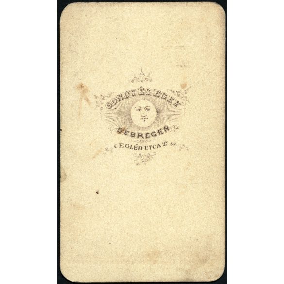 Gondy és Egey műterem, Debrecen, krivinai dr. Lonovics Miklós Bihar vármegye orvosa (Nagyvárad, 1809-Berettyóújfalu, 1883) elegáns férfi magyaros ruhában, bajusz, szakáll, monarchia, 1860-as évek, Eredeti korai CDV, vizitkártya fotó különös hátlappal