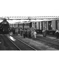   Fotó negatív! Lengyel menekültvonat, Magyarország, menekülő lengyel katonák, vasút, MÁV 328 gőzmozdony, jármű, közlekedés, 2. világháború, egyenruha, Horthy-korszak, 1939, 1930-as évek,  Eredeti nagyobb méretű fotó negatív!