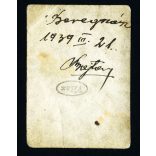Magyar honvédek a vasútállomáson, Beregszász, Kárpátalja, egyenruha, katona, bajusz, jármű, közlekedés, 2. világháború, Horthy-korszak, helytörténet, 1939, 1930-as évek, Eredeti fotó,  hátulján feliratozott papírkép, sarka törött.
