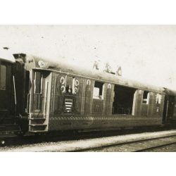   Az Aranyvonat egy vasútállomáson, Szent Jobb, Szent István év, egyház, ünnep, jármű, közlekedés, Horthy-korszak, 1938, 1930-as évek, Eredeti fotó,  papírkép, sarkán törésnyom.  