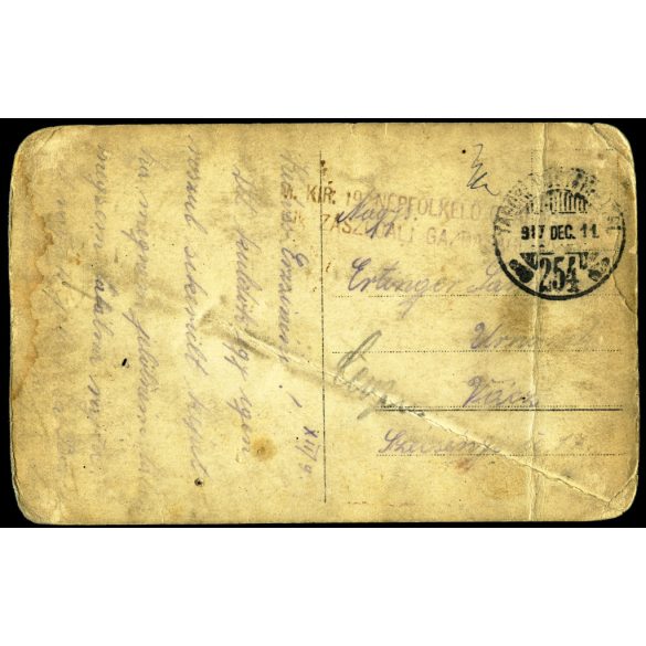 Magyar katonák a harctéren, 19. Népfölkelő Gyalogezred, egyenruha, kitüntetés, érdemrend, 1. világháború, monarchia, 1917, 1910-es évek, Vácra címezve. Eredeti, hátulján pecséttel jelzett fotó,  papírkép, törésnyomokkal.  
