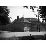 Szendrő István jelzetlen fotónegatívja, a selyemgombolyító épülete Óbudán, Budapest, Miklós tér 1., textilipar, épület, helytörténet,  Horthy-korszak, 1930-as évek,  Eredeti nagyméretű fotó negatív!  