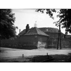  Szendrő István jelzetlen fotónegatívja, a selyemgombolyító épülete Óbudán, Budapest, Miklós tér 1., textilipar, épület, helytörténet,  Horthy-korszak, 1930-as évek,  Eredeti nagyméretű fotó negatív!  