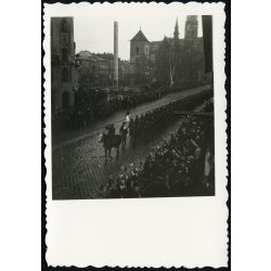   Magyar honvédek bevonulása, Kassa, Felvidék, lovas katona, egyenruha, horogkeresztes náci zászlók, helytörténet, Horthy-korszak, 2. világháború, 1938, 1930-as évek. Eredeti fotó,  papírkép. 