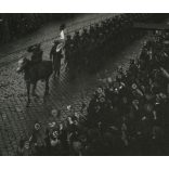 Magyar honvédek bevonulása, Kassa, Felvidék, lovas katona, egyenruha, horogkeresztes náci zászlók, helytörténet, Horthy-korszak, 2. világháború, 1938, 1930-as évek. Eredeti fotó,  papírkép. 