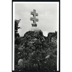   A Magyar Turista Egyesület kiadása, Dobogókő, Turistahősök emlékműve, szobor, helytörténet, Horthy-korszak, 1930-as évek. Eredeti képeslap fotó, papírkép, alja vágott.   