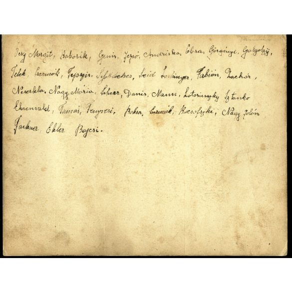 Nagyobb méret, iskola, Dr. Horváth József plébános, volt tábori lelkész, 1. világháborús kitüntetés, érdemrend, lány osztály tanárokkal, Horthy-korszak, egyház, vallás, pap, 1920-as évek, Eredeti, kartonra ragasztott fotó, hátulján feliratozott az os
