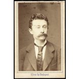 Klösz György műterme, Budapest, elegáns bajuszos férfi portréja, monarchia, 1870-es évek, Eredeti CDV, vizitkártya fotó.  