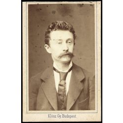  Klösz György műterme, Budapest, elegáns bajuszos férfi portréja, monarchia, 1870-es évek, Eredeti CDV, vizitkártya fotó.  