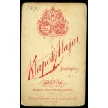 Klapok Alajos műterme, Arad, Erdély, kislány ünneplő ruhában, különös díszes szék, monarchia, 1890-es évek, Eredeti CDV, vizitkártya fotó.   