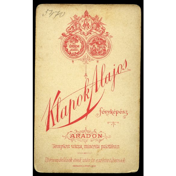 Klapok Alajos műterme, Arad, Erdély, kislány ünneplő ruhában, különös díszes szék, monarchia, 1890-es évek, Eredeti CDV, vizitkártya fotó.   