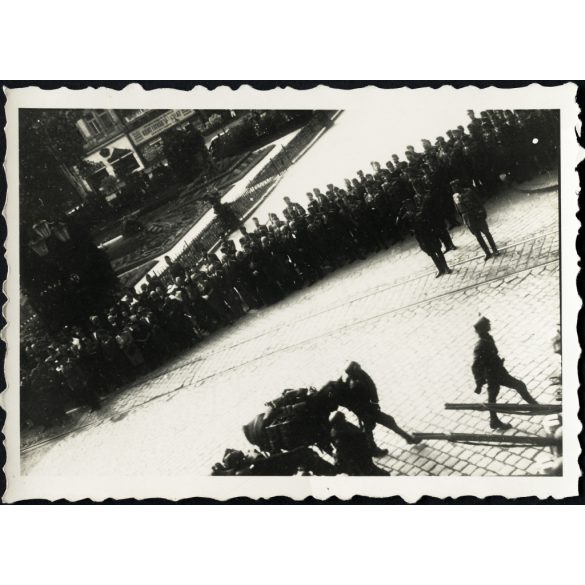 Magyar honvédek bevonulása, Kassa, Felvidék, üzletek, feliratok, kirakatok, lovas katona, egyenruha, 2. világháború, Horthy-korszak, helytörténet, 1938, 1930-as évek, Eredeti fotó,  papírkép. 