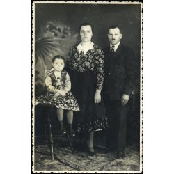   Fényes Berthold fényképész, Csurgó, Fehér Ferenc és családja, helytörténet, Horthy-korszak, 1944, 1940-es évek, Eredeti fotó, hátulján feliratozott pecséttel jelzett papírkép, ritka műterem. 