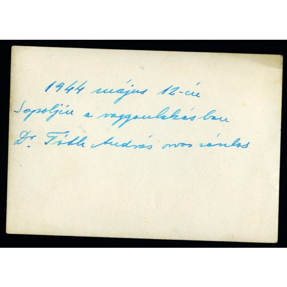 Dr. Tóth András orvos zászlós egy vagonlakásban, Sopolje (?), katona, egyenruha, 2. világháború, Horthy-korszak, 1944, 1940-es évek, Eredeti fotó, hátulján feliratozott papírkép. 