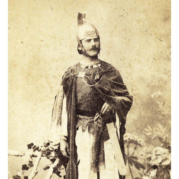 Franz Aberle műterme, Weisskirchen, Fehértemplom, (Vajdaság), Dalnoki Béni operaénekes (?), színész, művész, különös, helytörténet, monarchia, 1880-as évek, Eredeti kabinetfotó, ritka műterem, oldala vágott.  