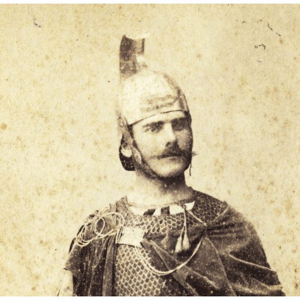 Franz Aberle műterme, Weisskirchen, Fehértemplom, (Vajdaság), Dalnoki Béni operaénekes (?), színész, művész, különös, helytörténet, monarchia, 1880-as évek, Eredeti kabinetfotó, ritka műterem, oldala vágott.  
