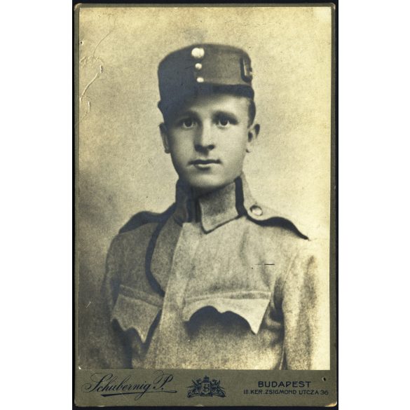 Schubering műterem, Budapest, fiatal magyar katona egyenruhában, 1. világháború, monarchia, 1910-es évek, Eredeti kabinetfotó.  