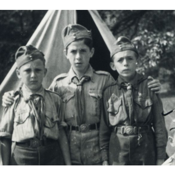 Cserkészek a sátor előtt, egyenruha, nyári tábor, 2. világháború, Horthy-korszak, 1940-es évek, Eredeti fotó, papírkép.  