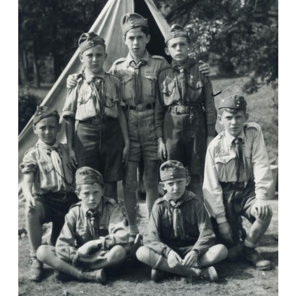 Cserkészek a sátor előtt, egyenruha, nyári tábor, 2. világháború, Horthy-korszak, 1940-es évek, Eredeti fotó, papírkép.  