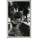 „Borkút ucca”, Rahó, Kárpátalja, falukép patakkal, helytörténet, 1940-es évek, Horthy-korszak, Eredeti képeslap fotó, papírkép, Feig Bernát kiadása.  
