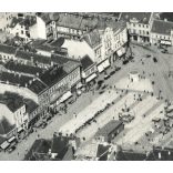 Nagyobb méret, Szombathely részletgazdag látképe, légifotó, Magyar Királyi Légügyi Hivatal, helytörténet, 1936, 1930-as évek, Horthy-korszak, Eredeti fotó, pecséttel jelzett papírkép, szélei hiányosak. 
