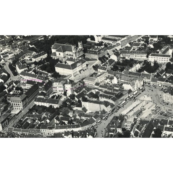Nagyobb méret, Szombathely részletgazdag látképe, légifotó, Magyar Királyi Légügyi Hivatal, helytörténet, 1936, 1930-as évek, Horthy-korszak, Eredeti fotó, pecséttel jelzett papírkép, szélei hiányosak. 