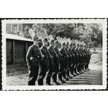 Foto-Löcke, Kaiserslautern, Németország, katona, egyenruha, náci, 2. világháború, Reichsarbeitsdienst (Birodalmi Munkaszolgálat) tagjai, ásó, lapát, 1940-es évek, Horthy-korszak, Eredeti fotó, hátulján jelzett papírkép.  