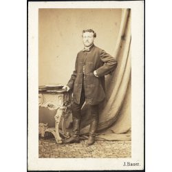   J. Bauer műterme, Bécs, Ausztria, elegáns fiatal férfi portréja, csizma, magyaros ruha, monarchia, 1860-as évek, Eredeti CDV, vizitkártya fotó. 