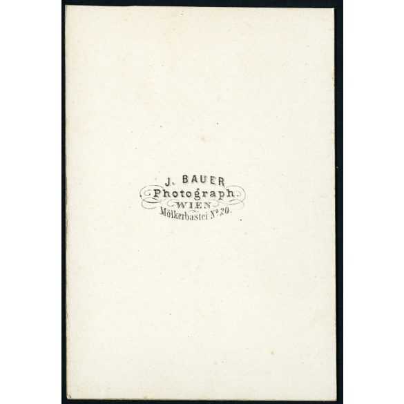 J. Bauer műterme, Bécs, Ausztria, elegáns fiatal férfi portréja, csizma, magyaros ruha, monarchia, 1860-as évek, Eredeti CDV, vizitkártya fotó. 