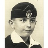 Iskolás fiú egyensapkában, magyar címer, 1930, 1930-as évek, Horthy-korszak, Eredeti fotó, papírkép. 