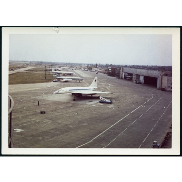Tupoljev Tu-144 szovjet szuperszonikus utasszállító repülőgép, Budapest, Ferihegyi repülőtér, jármű, közlekedés, 1970-es évek, szocializmus, Eredeti fotó, papírkép.   