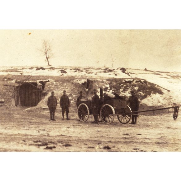 Magyar katonák gulyáságyúval, egyenruha, 1. világháború, militária, 1910-es évek, monarchia, Eredeti fotó, papírkép.  