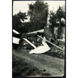 Repülőbaleset, Szentes, lezuhant vitorlázó repülőgép, aviatika, jármű, közlekedés,  1951, 1950-es évek, kommunizmus, Eredeti fotó, papírkép.