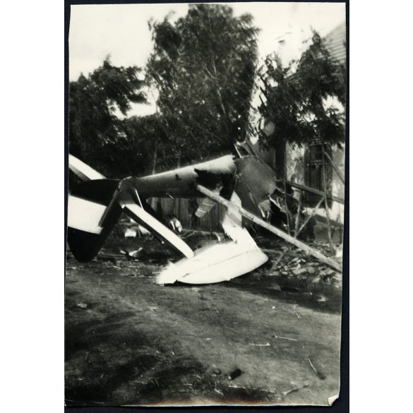 Repülőbaleset, Szentes, lezuhant vitorlázó repülőgép, aviatika, jármű, közlekedés,  1951, 1950-es évek, kommunizmus, Eredeti fotó, papírkép.