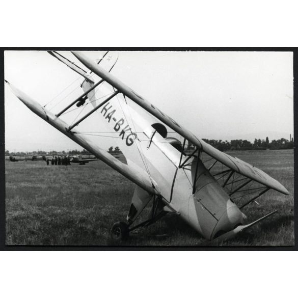 Bücker Bü 131 Jungmann repülőgép balesete, HA-BKG lajstromjel, repülőtér, jármű, közlekedés, aviatika, 1950-es évek, kommunizmus, Eredeti fotó, papírkép.  