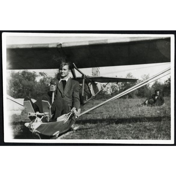Rubik R-07a Tücsök, magyar vitorlázó repülőgép (Rubik-tervezés), Farkashegy, pilóta, repülőtér, jármű, közlekedés, aviatika, 1948, 1940-es évek, kommunizmus, Eredeti fotó, hátulján feliratozott papírkép. 