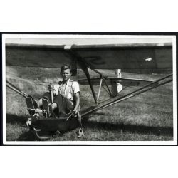   Rubik R-07a Tücsök, magyar vitorlázó repülőgép (Rubik-tervezés), Farkashegy, pilóta, repülőtér, jármű, közlekedés, aviatika, 1947, 1940-es évek, kommunizmus, Eredeti fotó, hátulján feliratozott papírkép. 