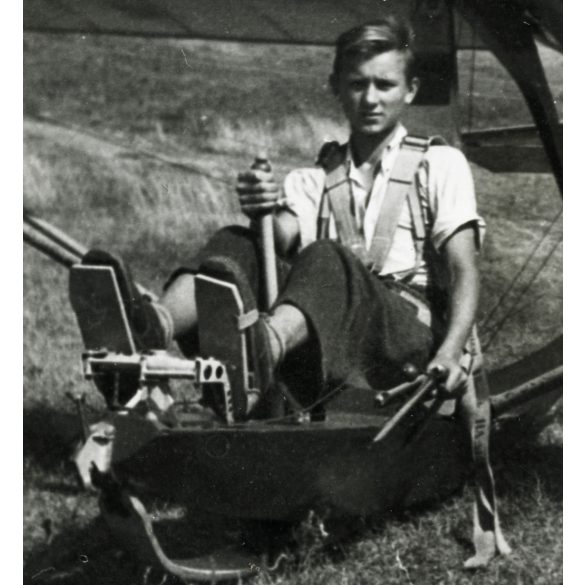 Rubik R-07a Tücsök, magyar vitorlázó repülőgép (Rubik-tervezés), Farkashegy, pilóta, repülőtér, jármű, közlekedés, aviatika, 1947, 1940-es évek, kommunizmus, Eredeti fotó, hátulján feliratozott papírkép. 