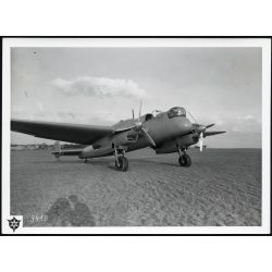   Nagyobb méret, Henschel német gyártmányú katonai repülőgép, a kétmotoros modellt 1934-ben fejlesztették ki bombázó-vadász (Kampfzerstörer) feladatkörre. Németország, Hs 124, jármű, közlekedés, aviatika, 2. világháború, 1930-as évek, Horthy-korszak, E