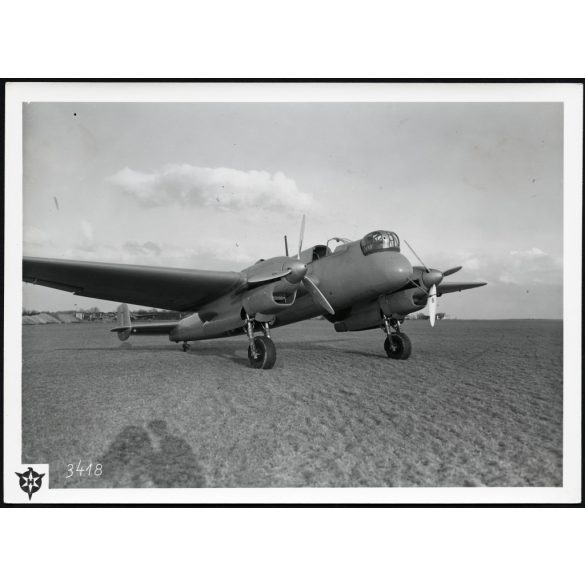 Nagyobb méret, Henschel német gyártmányú katonai repülőgép, a kétmotoros modellt 1934-ben fejlesztették ki bombázó-vadász (Kampfzerstörer) feladatkörre. Németország, Hs 124, jármű, közlekedés, aviatika, 2. világháború, 1930-as évek, Horthy-korszak, E