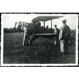 Bücker Bü 131 Jungmann „Csíz” repülőgép háború utáni magyar lajstromjellel, jármű, közlekedés, aviatika, 1940-es évek, kommunizmus, Eredeti fotó, papírkép. 
