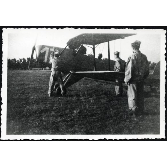 Bücker Bü 131 Jungmann „Csíz” repülőgép háború utáni magyar lajstromjellel, jármű, közlekedés, aviatika, 1940-es évek, kommunizmus, Eredeti fotó, papírkép. 