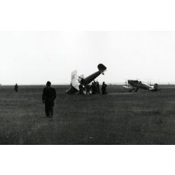   Bücker Bü 131D-2 Csíz repülőgép balesete, Magyarország, HA-BKG magyar lajstromjellel, , aviatika, jármű, közlekedés, 1950-es évek, kommunizmus, Eredeti fotó, papírkép.   